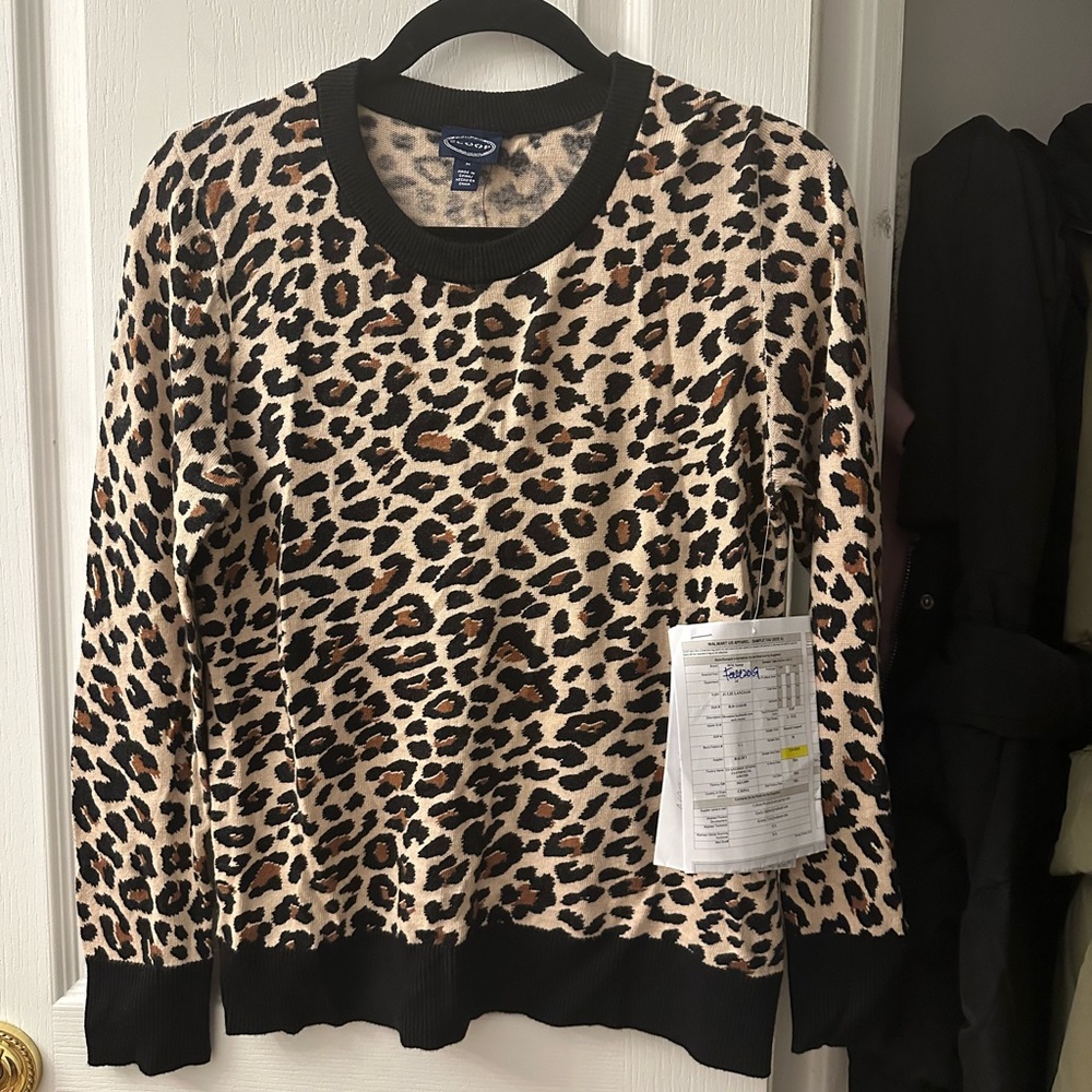 Scoop NYC Women’s Leopard Print Crew Neck Boyfriend Sweater NWT